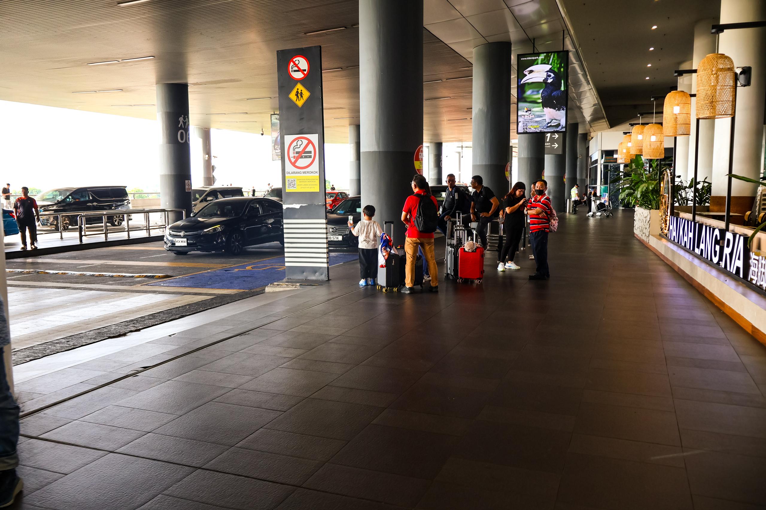 KLIA Terminal 2 arrival pickup lane outside the exit